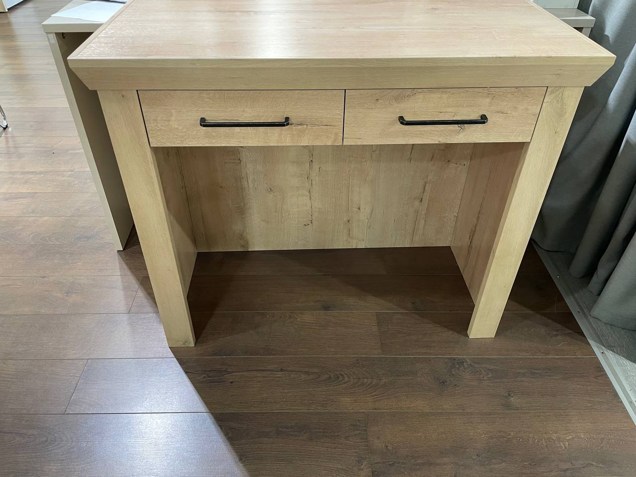 Стол туалетный Магнум